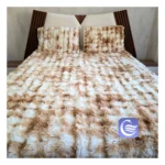 وتختی خزدار مادام کوکو روی تخت بزرگ